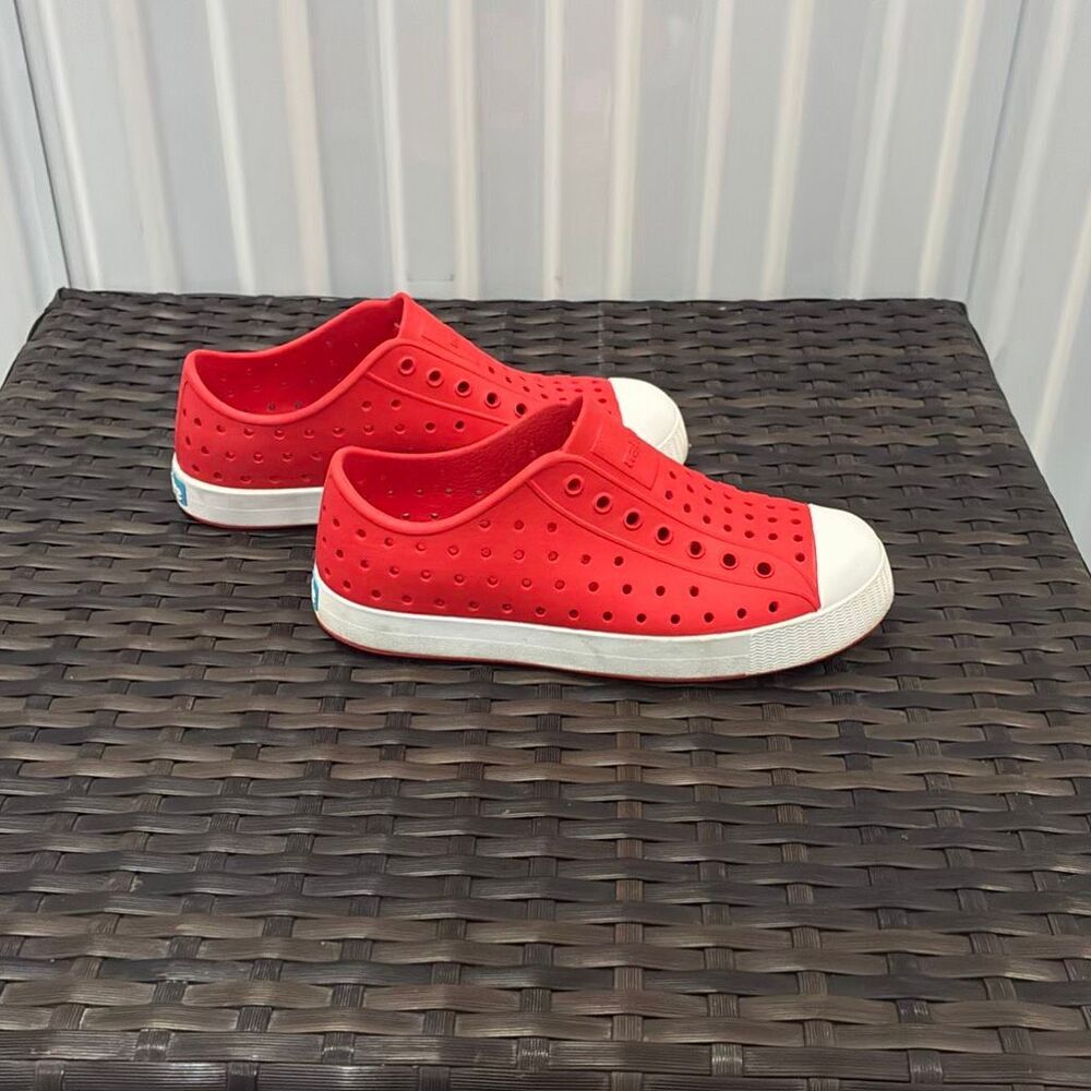 Native Jefferson shoes, junior size 2